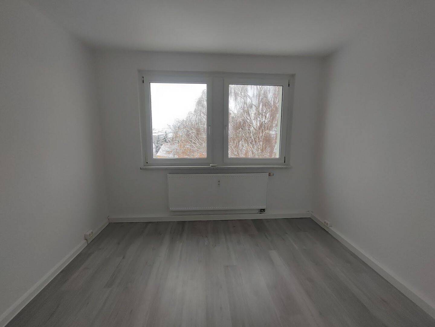 Komfortabel wohnen in Sangerhausen-Süd – Tageslichtbad, Balkon und Einkaufsmöglichkeiten, 6526 Sangerhausen