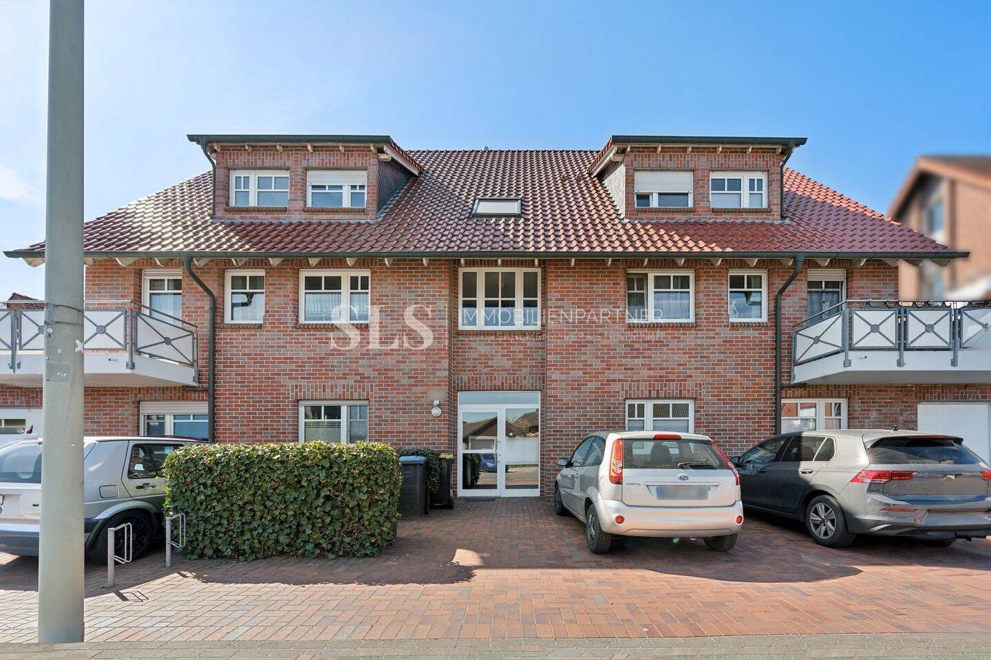 Vier Zimmer auf zwei Ebenen mit Terrasse, Gartenanteil, Garage und rund 132 m² Wohnfläche, 46348 Raesfeld