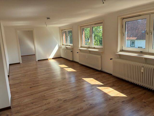 Zentral. Hell. Bezugsfertig – 2 Zimmer mit Wanne und Dusche im Herzen der Stadt, 38226 Salzgitter (Lebenstedt)