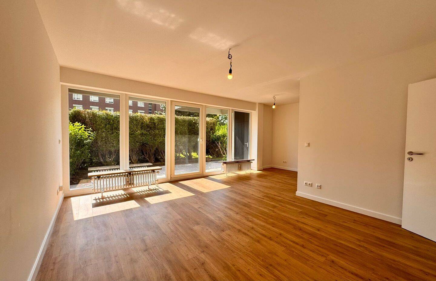 Sehr schöne und frisch renovierte Wohnung in Hamburg-Eidelstedt steht zu vermieten !, 22459 Hamburg (Eimsbüttel Niendorf Schnelsen)