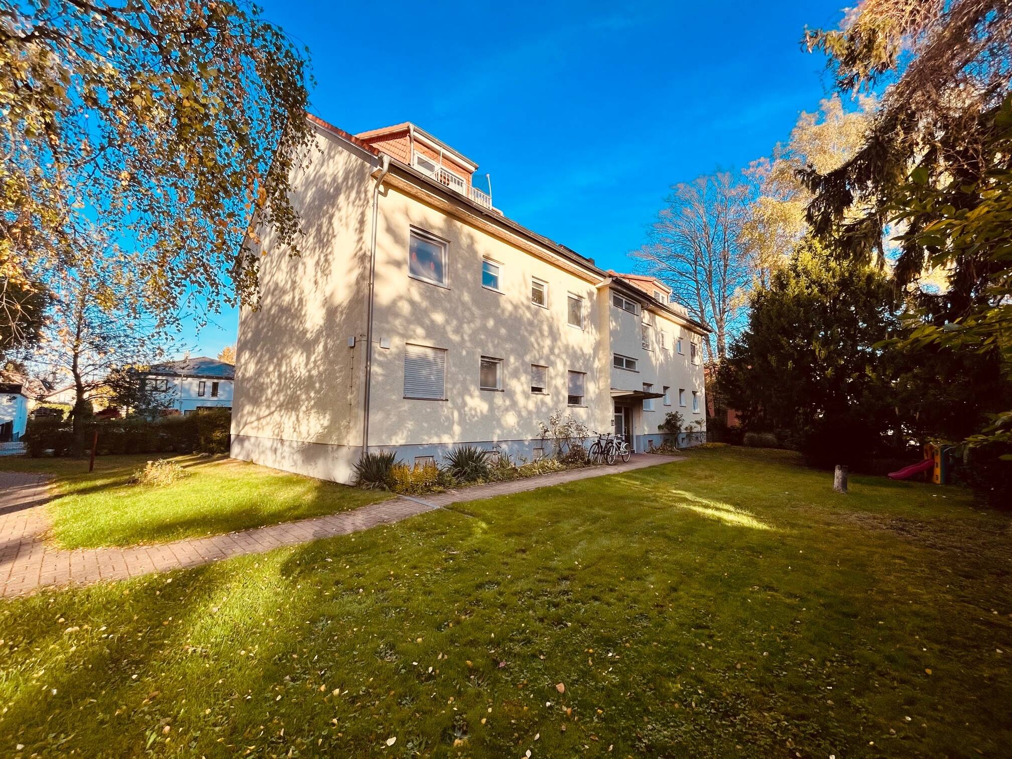 Helle Balkon-Whg in ruhiger Lage! *EBK / Wannenbad / Keller*, 12305 Berlin (Tempelhof-Schöneberg Buckow Lichtenrade)