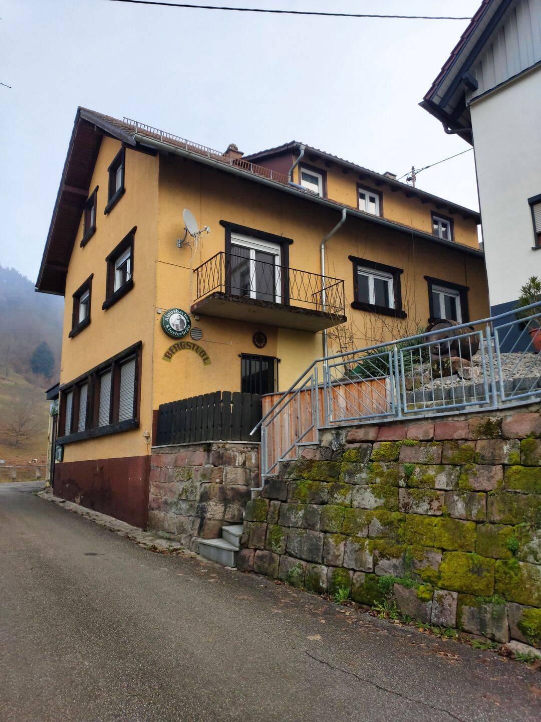 Preiswertes Wohn- und Gasthaus, 76596 Forbach