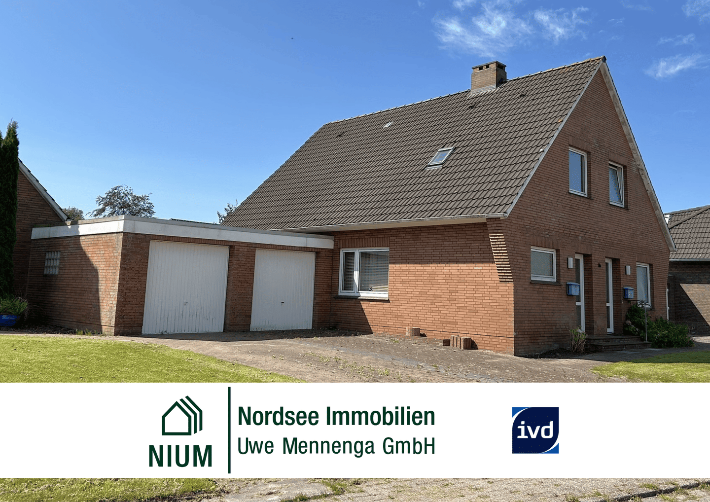 Zweifamilienhaus mit zwei separaten Wohnungen, Garagen, Keller und Garten in begehrter Wohnlage, 26524 Hage