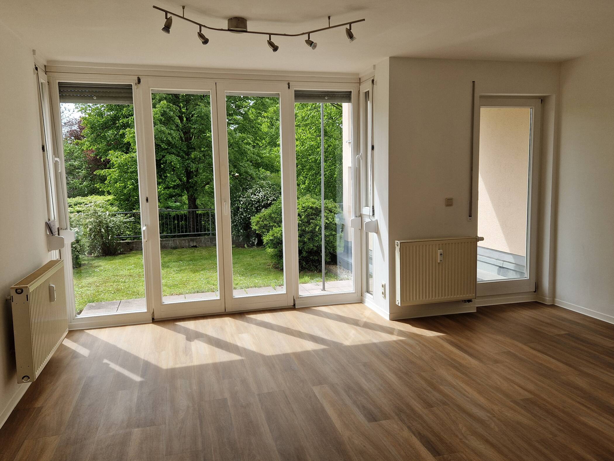 Ruhige 1-Raum-Wohnung mit Blick ins Grüne, 7747 Jena (Lobeda)