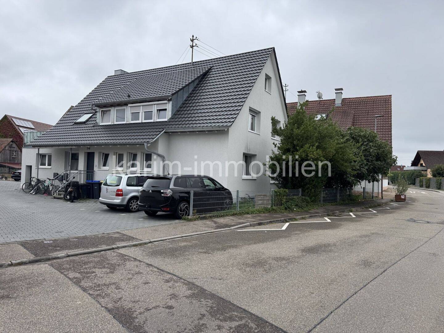 Zweifamilienhaus mit integrierter Einliegerwohnung in etablierter Wohnlage, 79189 Bad Krozingen