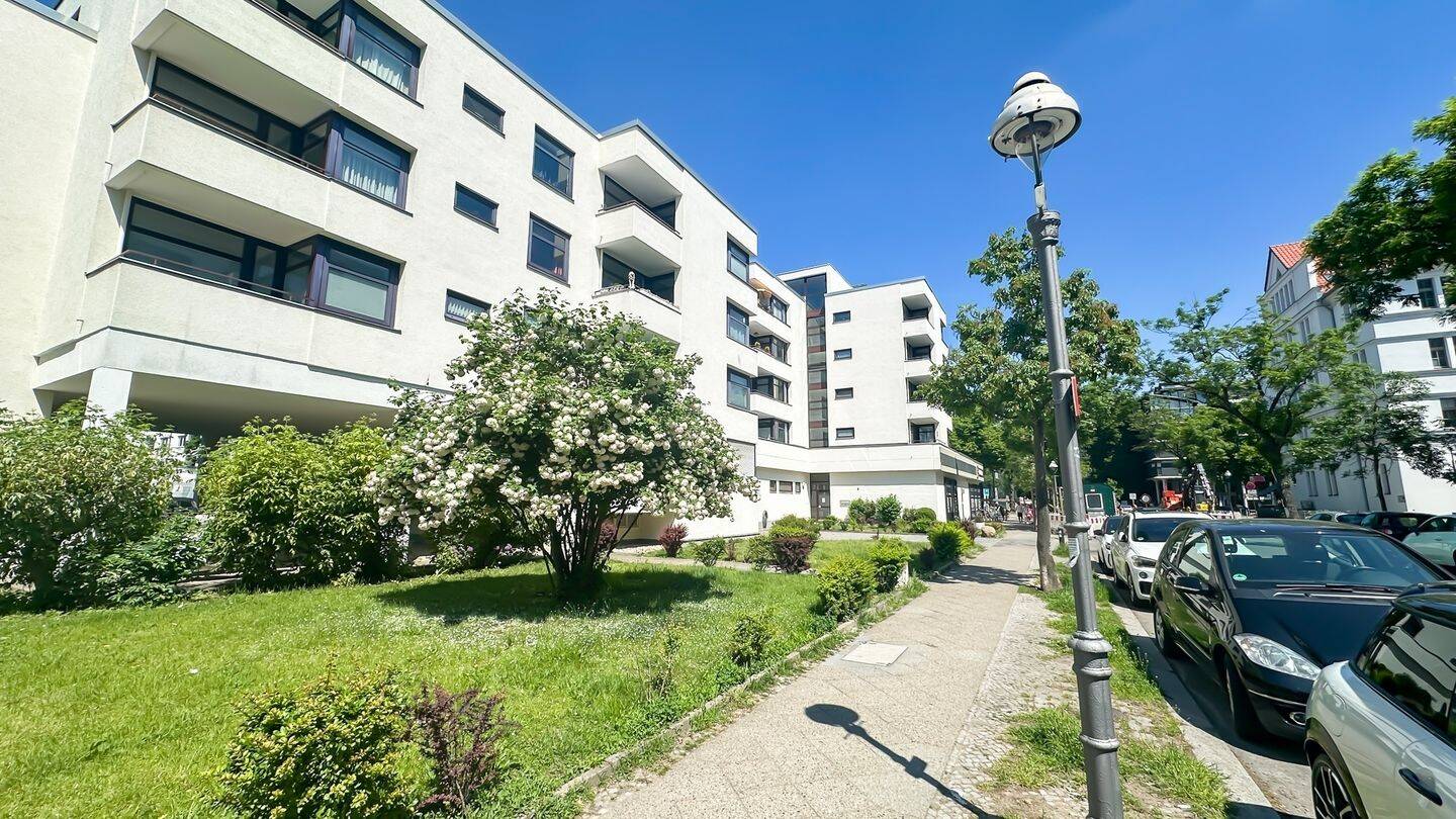 Lichthelle Wohnung mit Einbauküche, Wannenbad & Tiefgarage, 14052 Berlin (Charlottenburg-Wilmersdorf Spandau Westend)