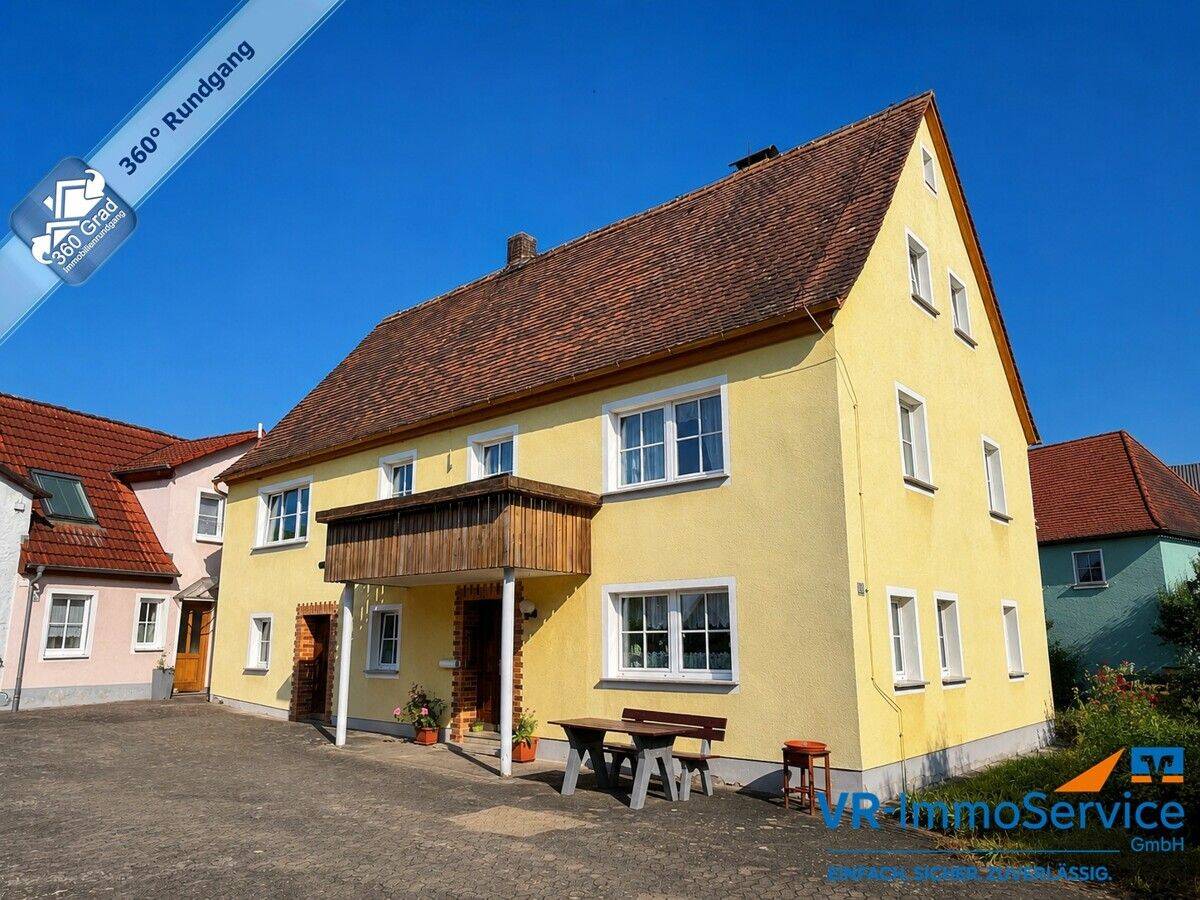 Viel Platz für die große Familie – Einfamilienhaus mit vier Garagen in Sachsen bei Leutershausen, 91578 Leutershausen