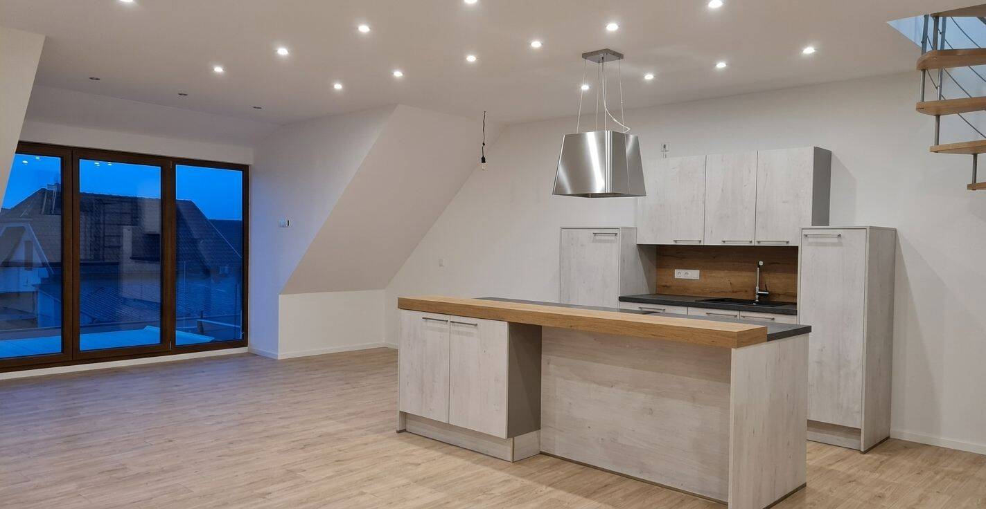 Große 4 Zimmer Wohnung mit Balkon und Galerie, 78355 Hohenfels