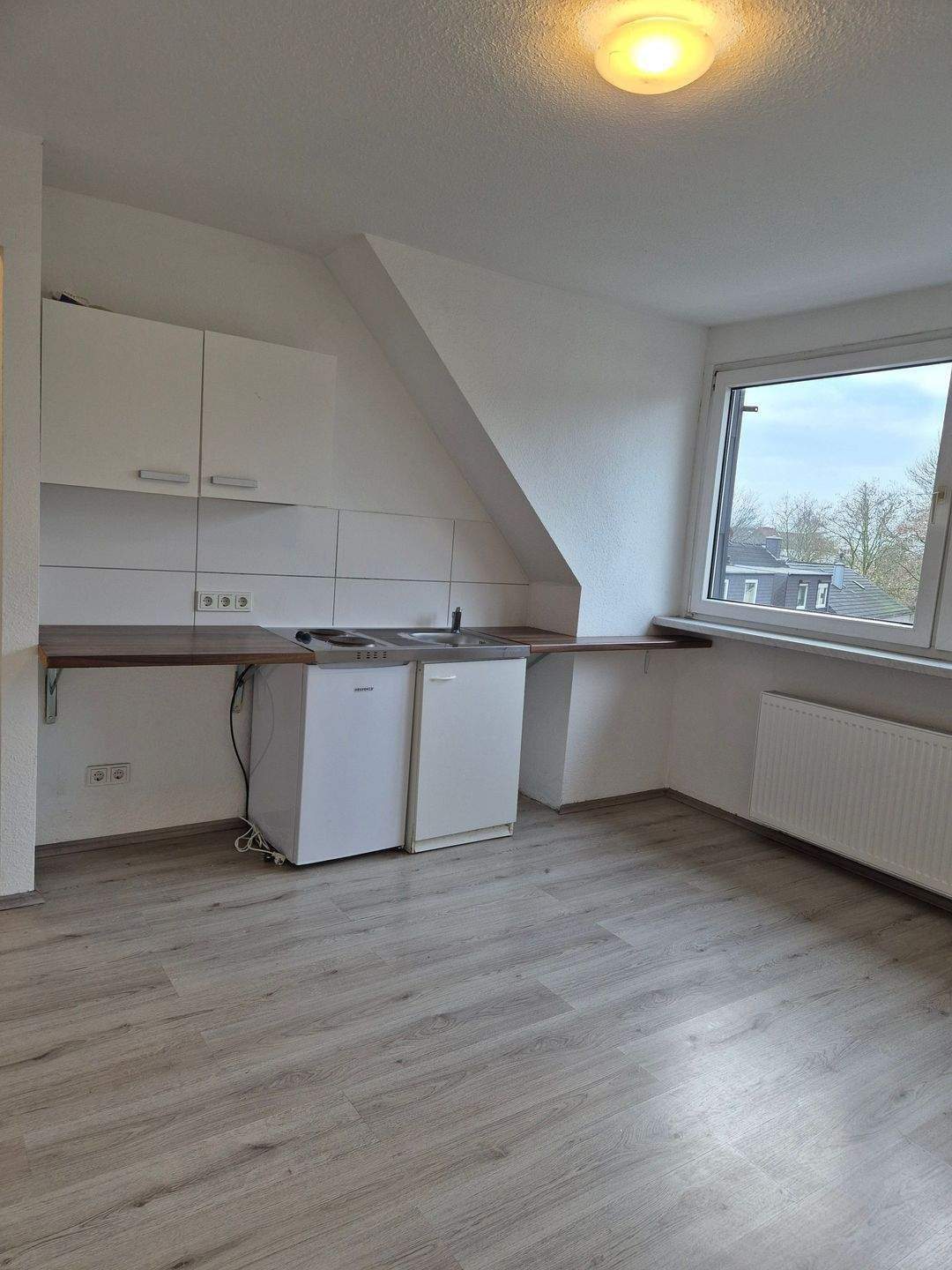 Helles 1-Zimmer-Apartment mit Küche – ideal für Singles & Pendler, 47057 Duisburg (Dellviertel Hochfeld Neudorf-Nord Neudorf-Süd)