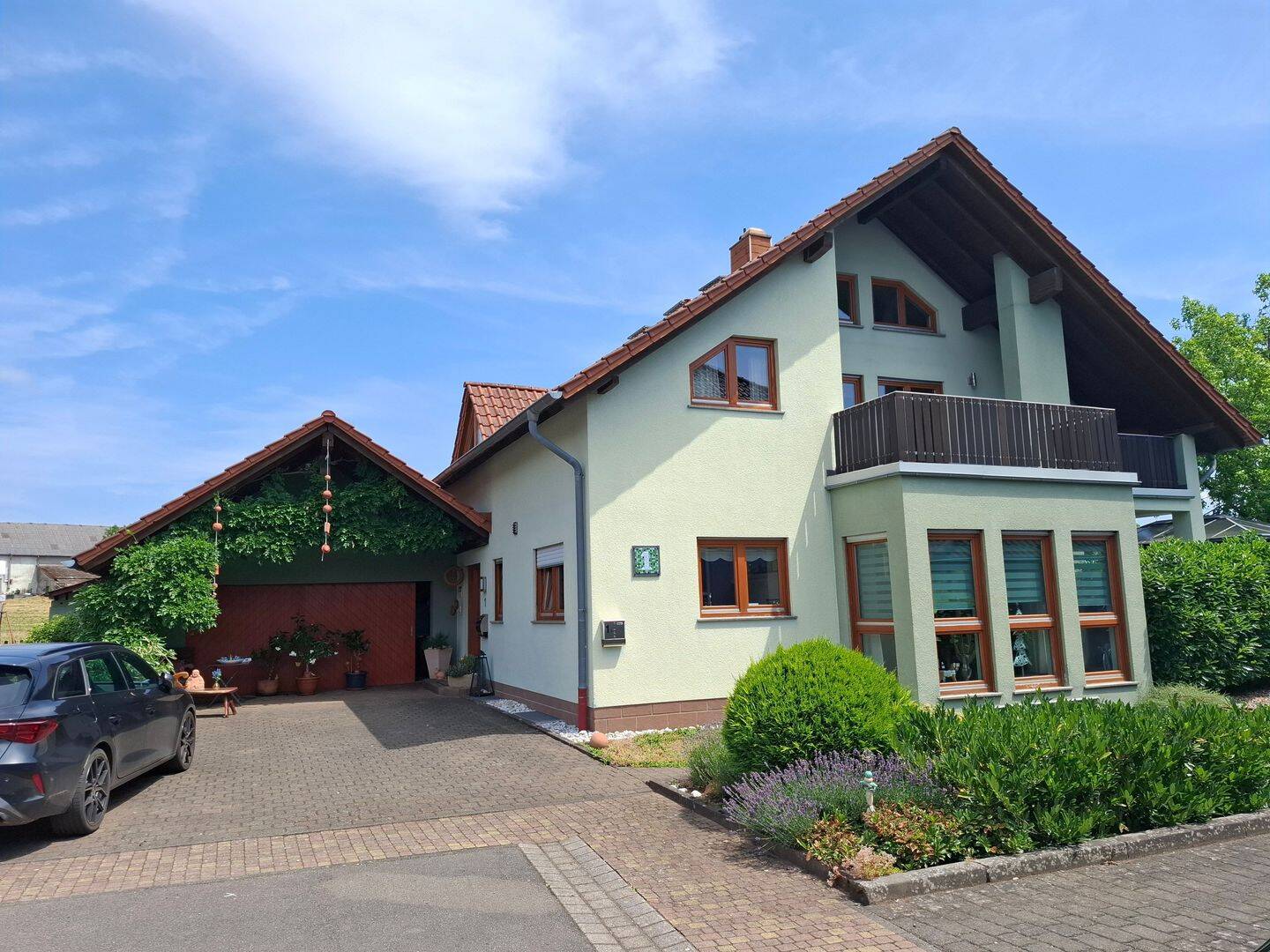 Großzügiges Einfamilienhaus mit ausgebautem Untergeschoss, traumhaftem Garten und unverbaubarer Aussicht in Orscholz, 66693 Mettlach