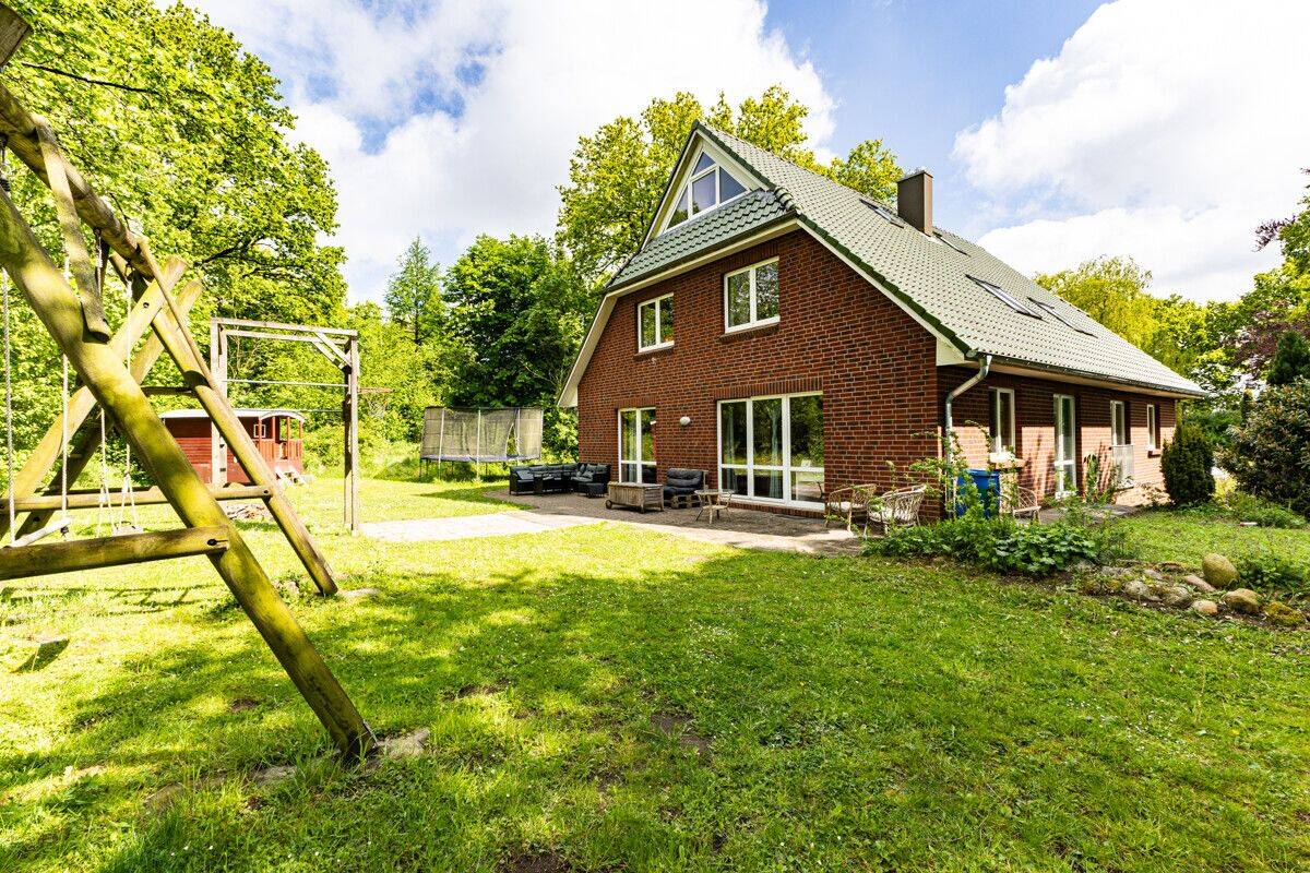 Großzügiges EFH für Mehrgenerationswohnen – Grundstück mit 3 Terrassen in ruhiger Lage, 25584 Besdorf