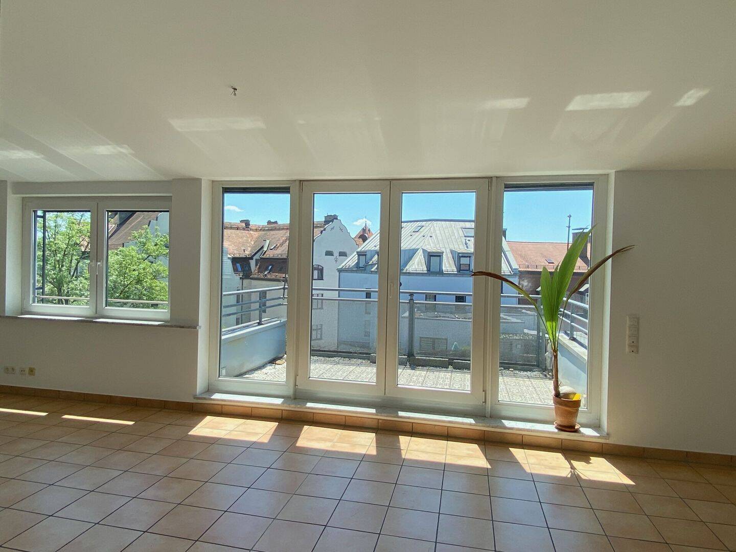 Neuwertige Dachwohnung mit Dachterrasse beim Pasinger Bahnhofsplatz, 81241 München (Aubing-Lochhausen-Langwied Pasing-Obermenzing)