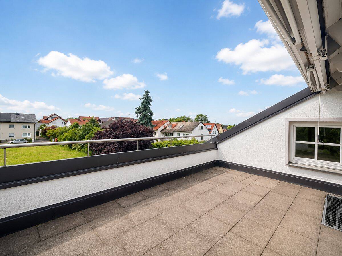 Wo die Abendsonne zuhause ist – charmante Dachgeschosswohnung mit Westbalkon, 86415 Mering
