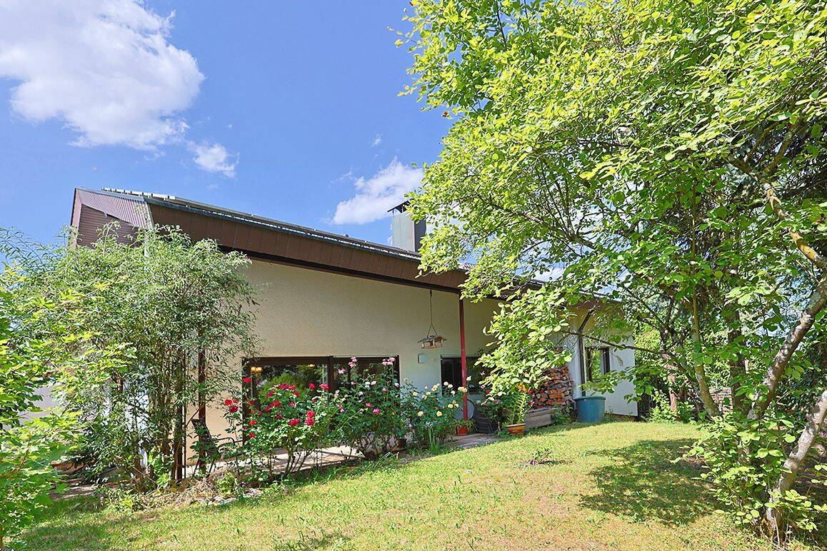 Großzügiges Wohnhaus mit Gartenidylle und vielseitigem Nutzungspotenzial, 71034 Böblingen