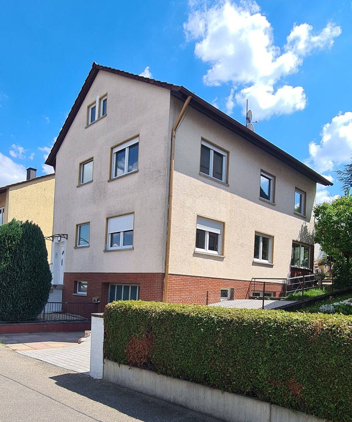 Mehrfamilienhaus mit 3 Wohneinheiten und separatem Grundstück in Niefern-Öschelbronn, 75223 Niefern-Öschelbronn