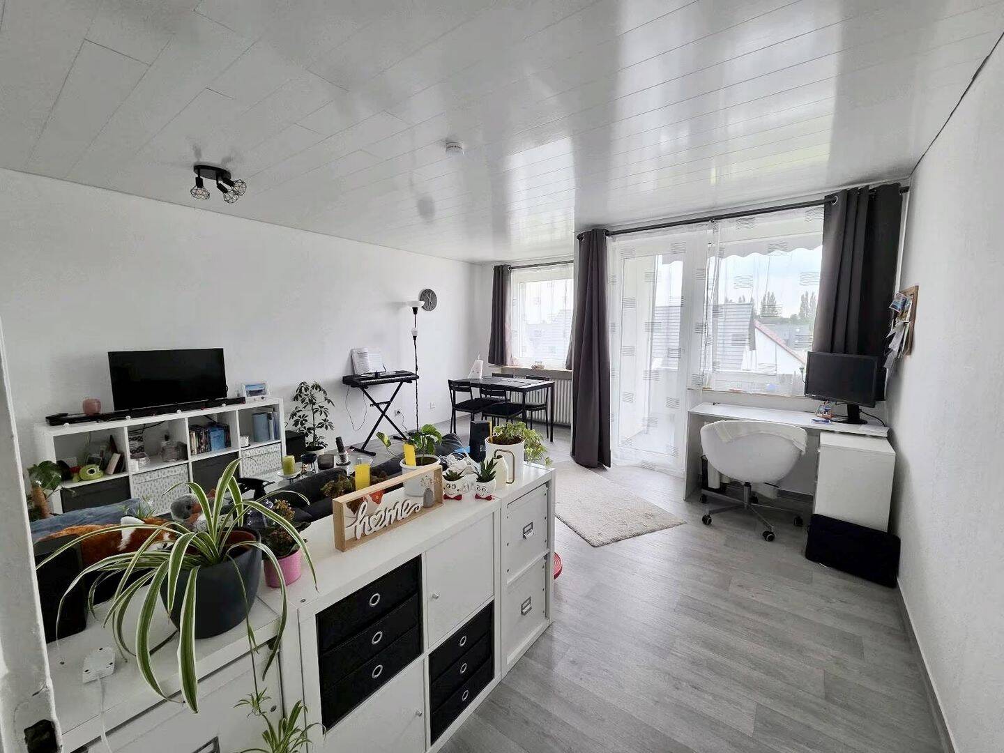 Lichtdurchflutete 2-Zimmer-Wohnung in Braunschweig mit Balkon, 38120 Braunschweig (Braunschweig Timmerlah Weststadt)