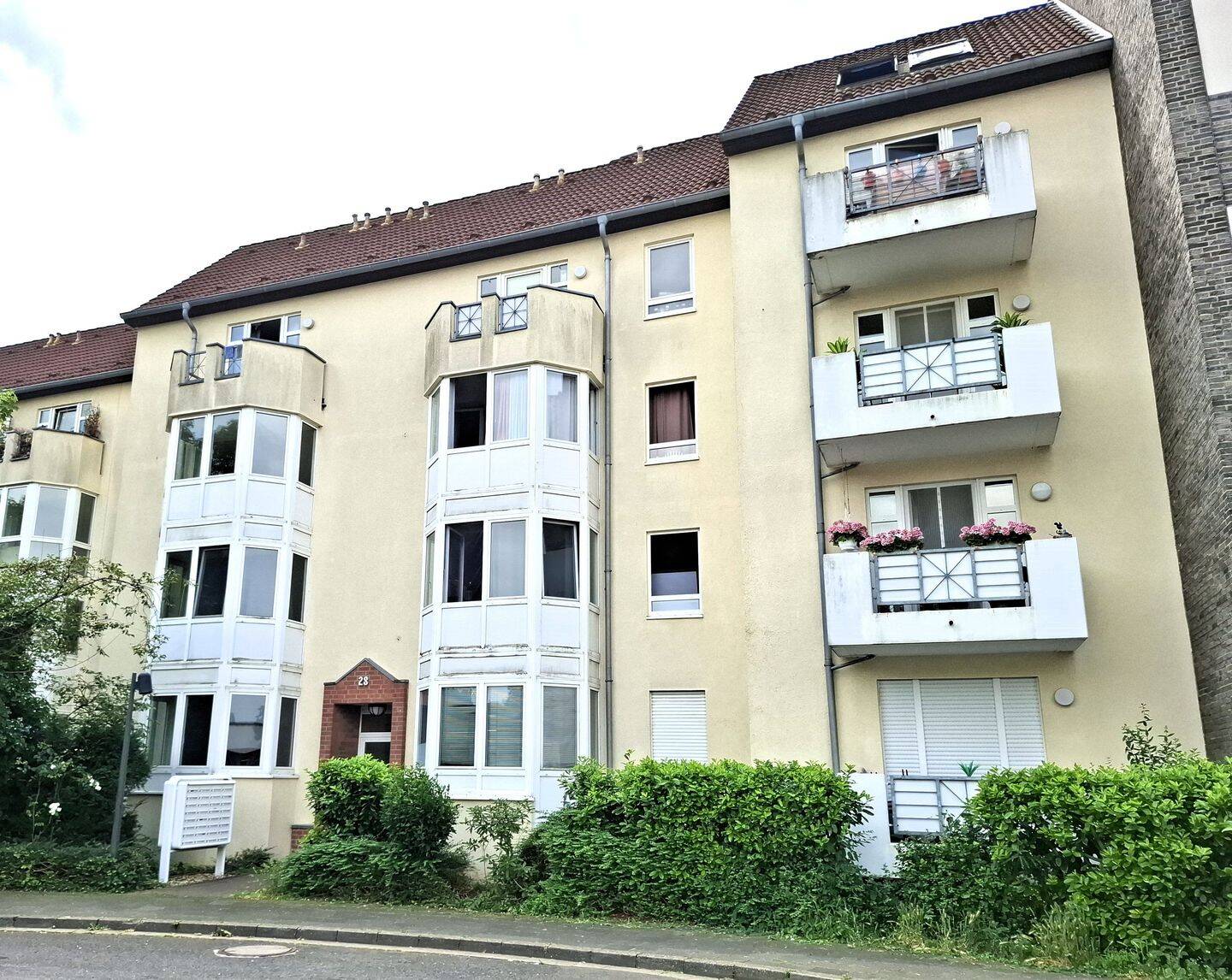 Neuss- Furth: ruhige, bezugsfreie 2 – Zimmerwohnung im 2. OG  inkl.  Küche & Tiefgaragenstellplatz!, 41462 Neuss