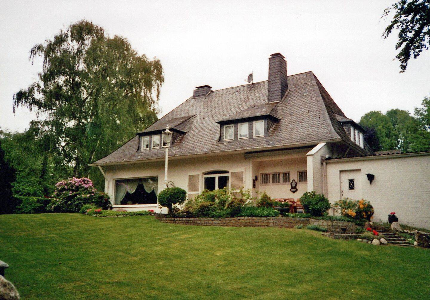 Repräsentative Villa auf parkähnlichem Grundstück in Düsseldorf-Urdenbach, 40593 Düsseldorf (Benrath Garath Urdenbach)