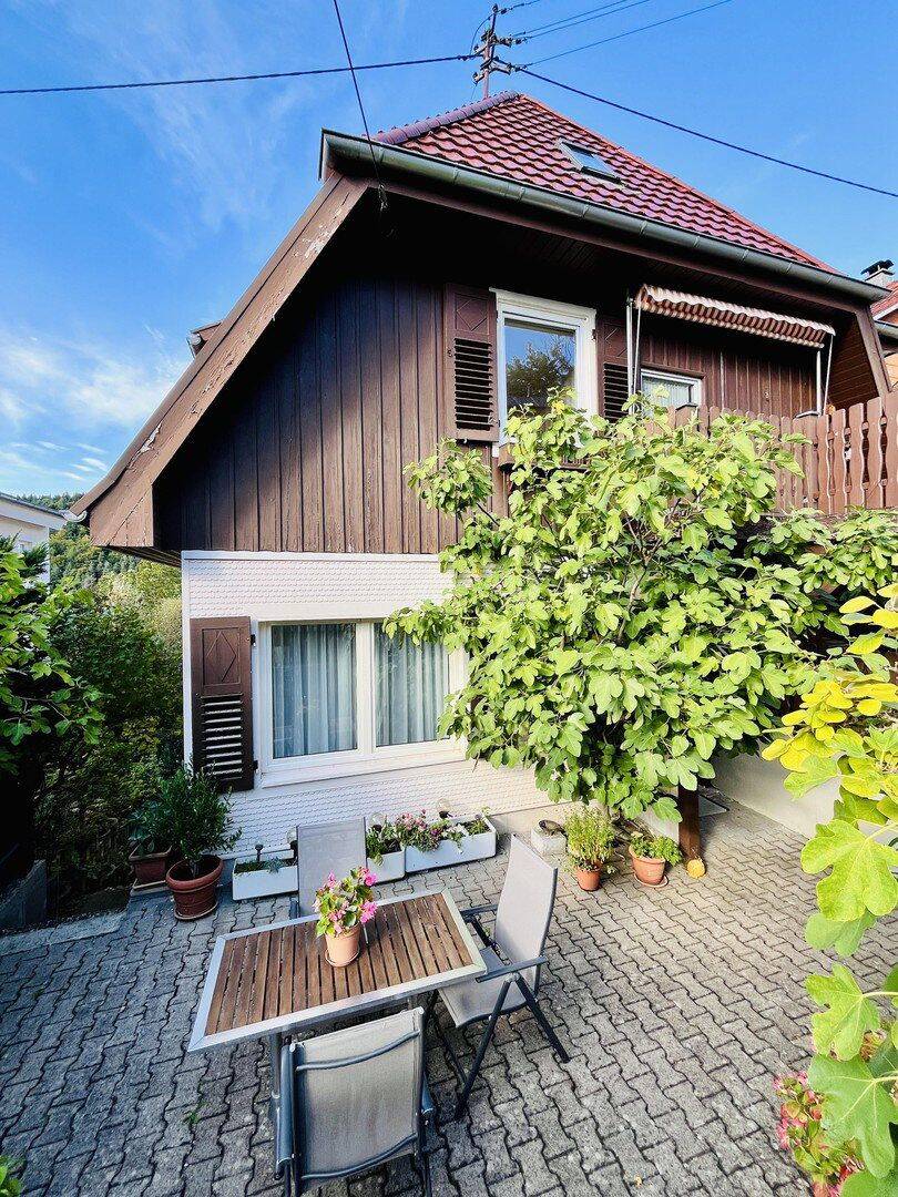 Freistehendes Haus mit 2 Wohnungen, Dachpotenzial & Südterrasse. Ideal für die große Familie!, 75305 Neuenbürg