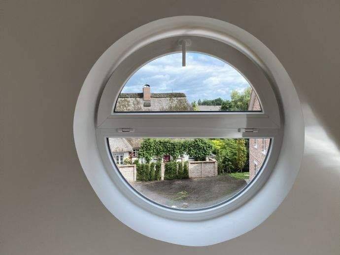 Seltene Gelegenheit: Die ganze Endetage für sich allein – exklusive DG-Wohnung mit Holzbalken und Neubaukomfort, 25488 Holm