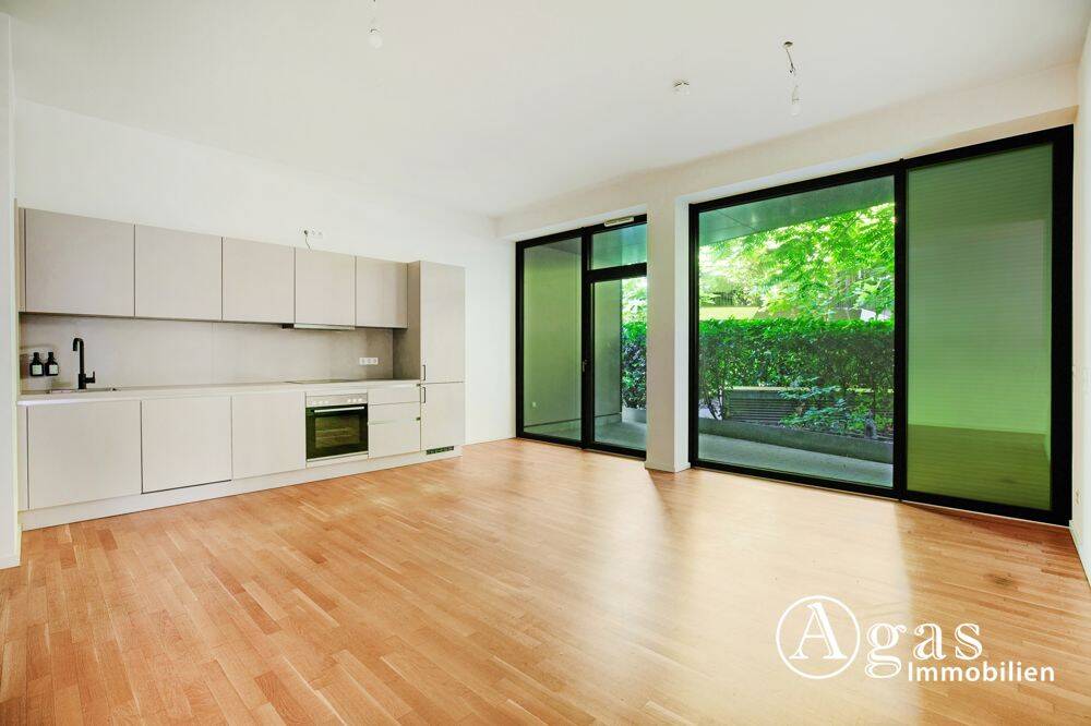 SCHÖN KÜHL TROTZ SOMMER! Großzügige EG 4 Zimmer Wohnung mit Terrasse, ca. 103 m² und EBK in Mitte!, 10117 Berlin (Mitte)