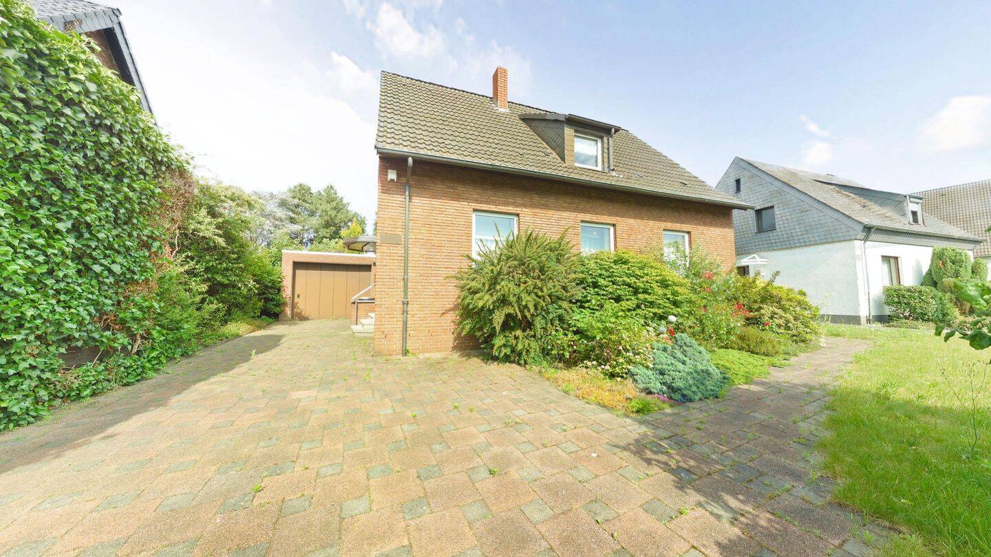 Freistehendes Ein- bis Zweifamilienhaus mit viel Potenzial, 46238 Bottrop (Batenbrock Welheim Welheimer Mark)
