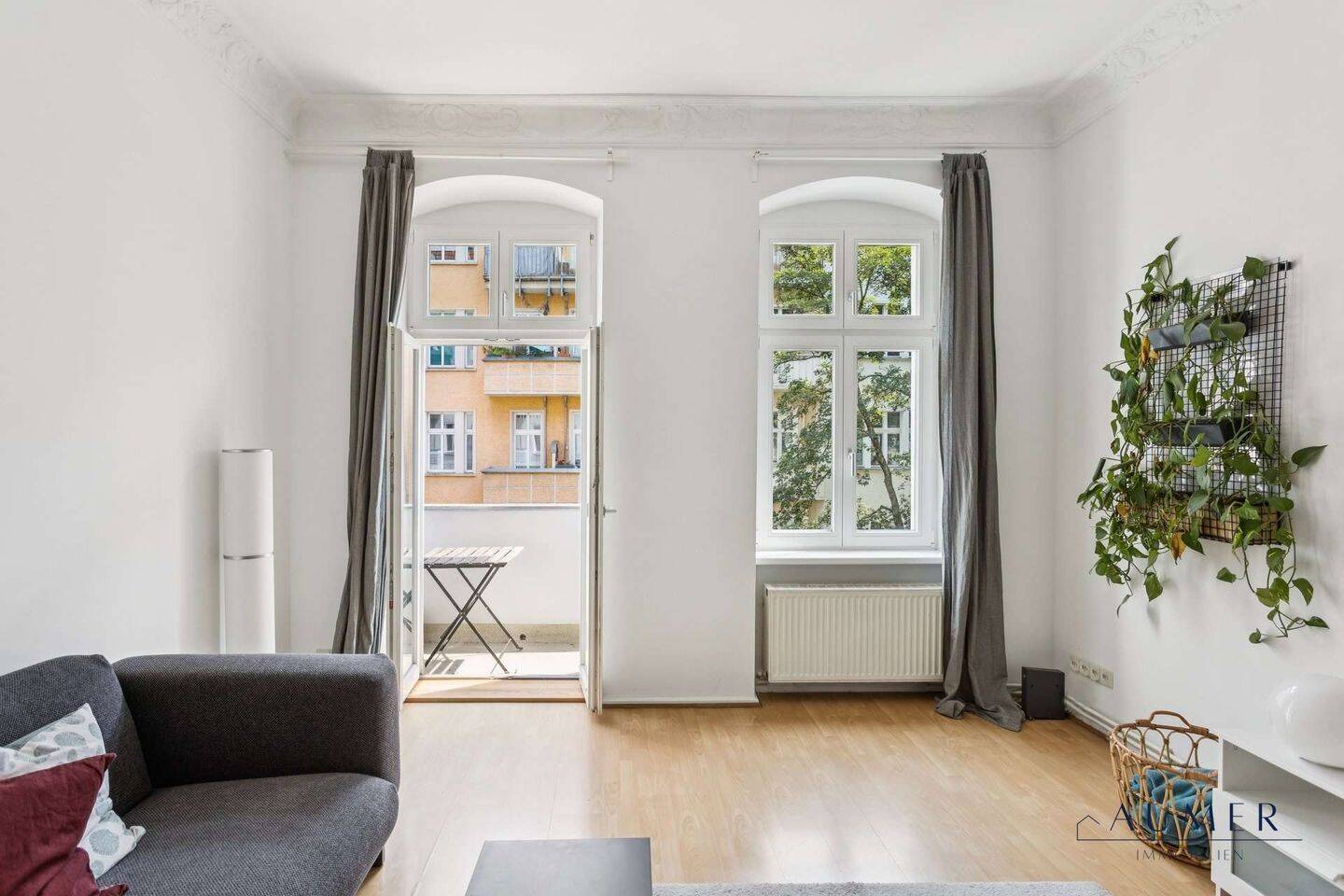 Altbau-Traum mit Balkon und Stuckdecken, 10245 Berlin (Friedrichshain-Kreuzberg Friedrichshain)