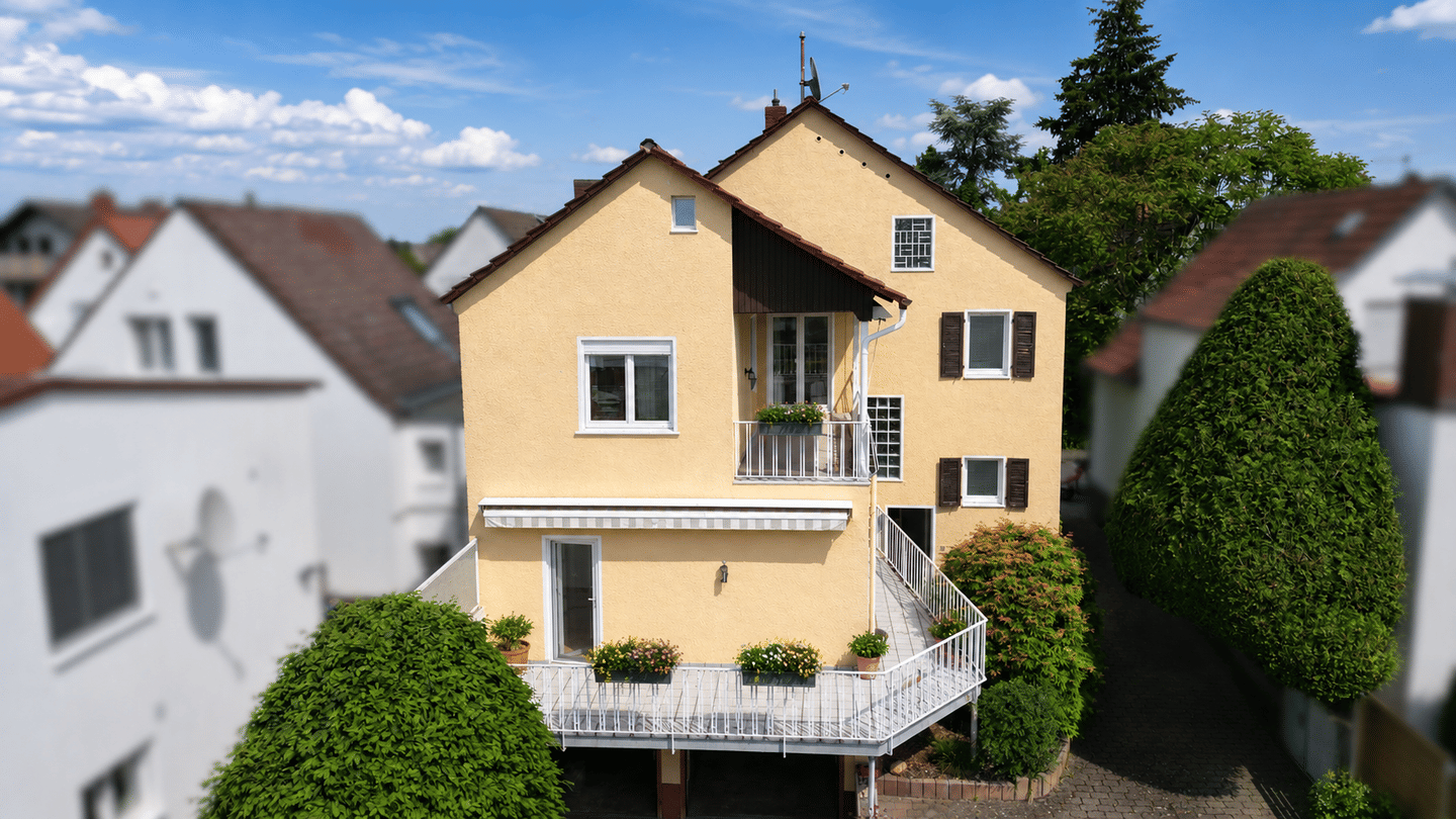 Einziehen & nach eigenem Geschmack modernisieren – Zweifamilienhaus mit großem Sonnengarten, 64331 Weiterstadt