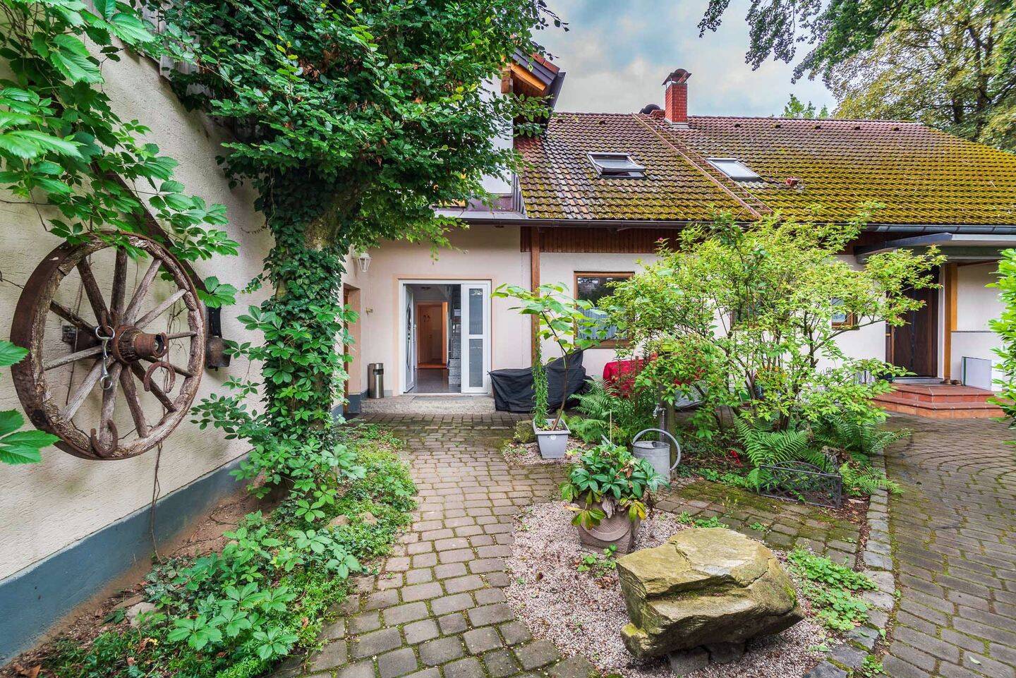 Ansprechende und gepflegte Wohnung in Forstern, 85659 Forstern