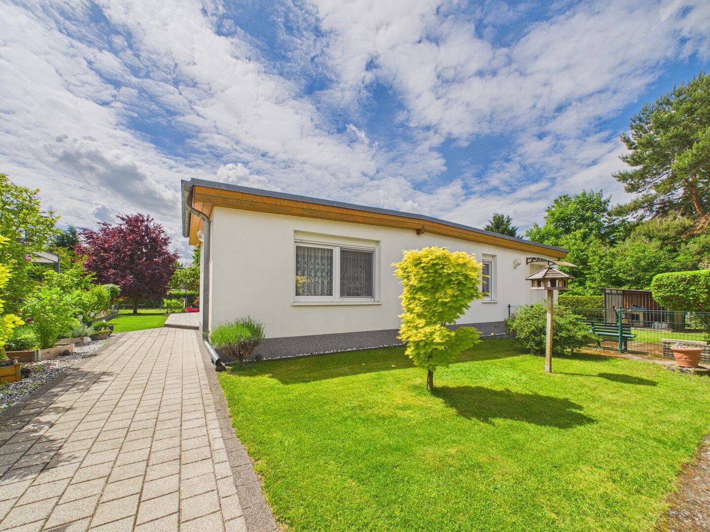 Vollständig renovierter Bungalow mit großzügiger Gartenlandschaft sofort Bezugsbereit