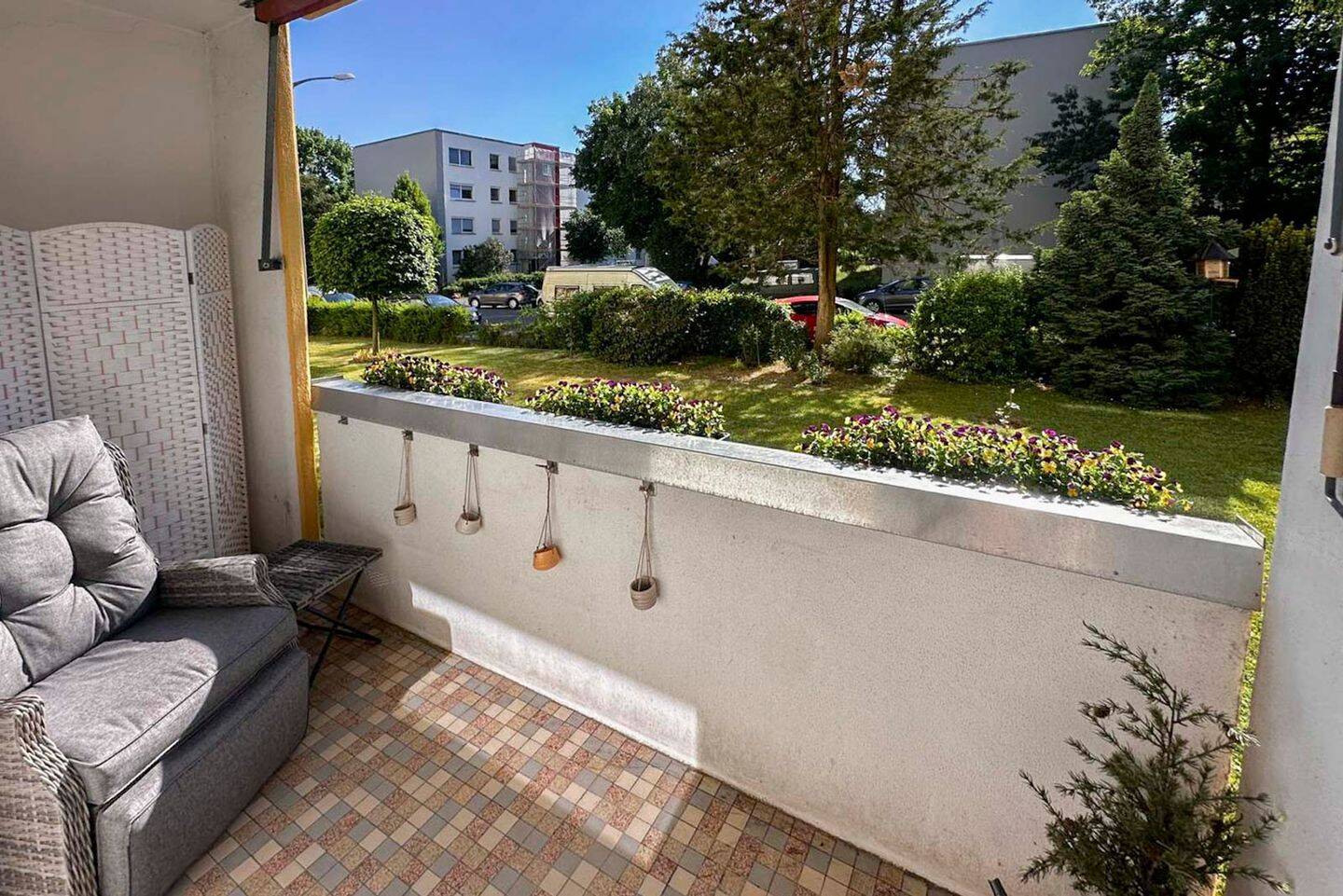 Gepflegte 3,5-Zimmer Hochparterrewohnung – Balkon, Gemeinschaftsgarten & Stellplatz inklusive, 91054 Erlangen (Burgberg Erlangen-Nord Erlangen-Ost Innenstadt Sieglitzhof)