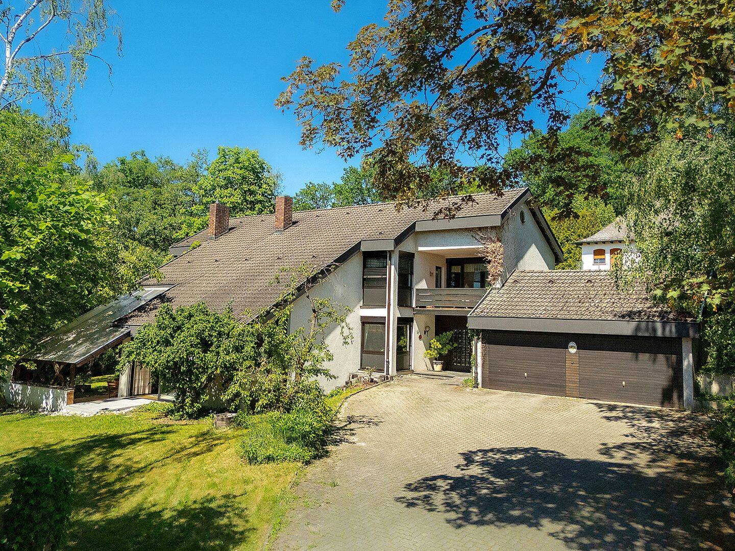 Großzügige Architektenvilla mit traumhaftem Grundstück in bester Lage von Sonnefeld, 96242 Sonnefeld