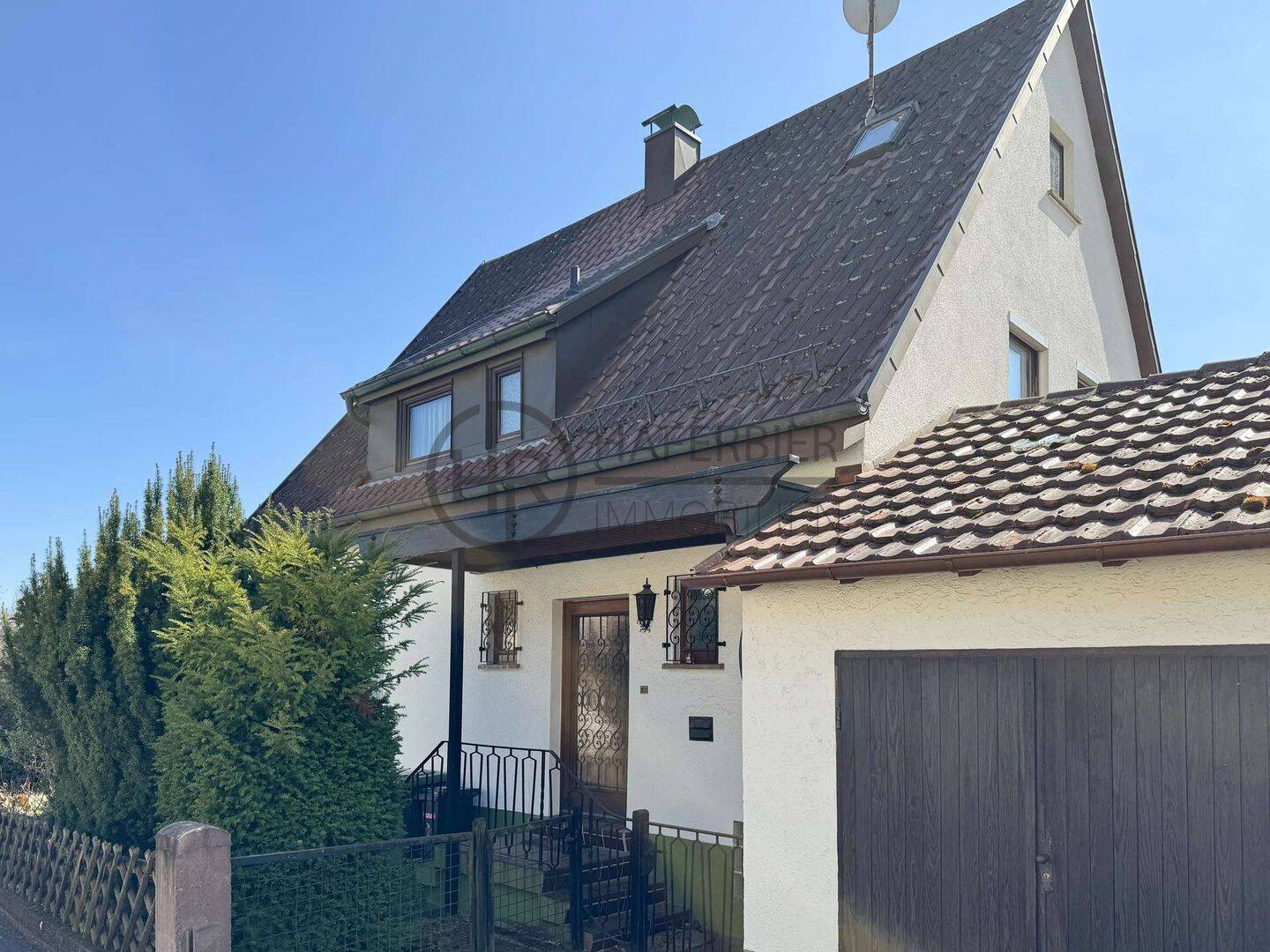 Eckgrundstück. 4 Garagen. Viel Potenzial. – Einfamilienhaus in Sindelfingen, 71065 Sindelfingen