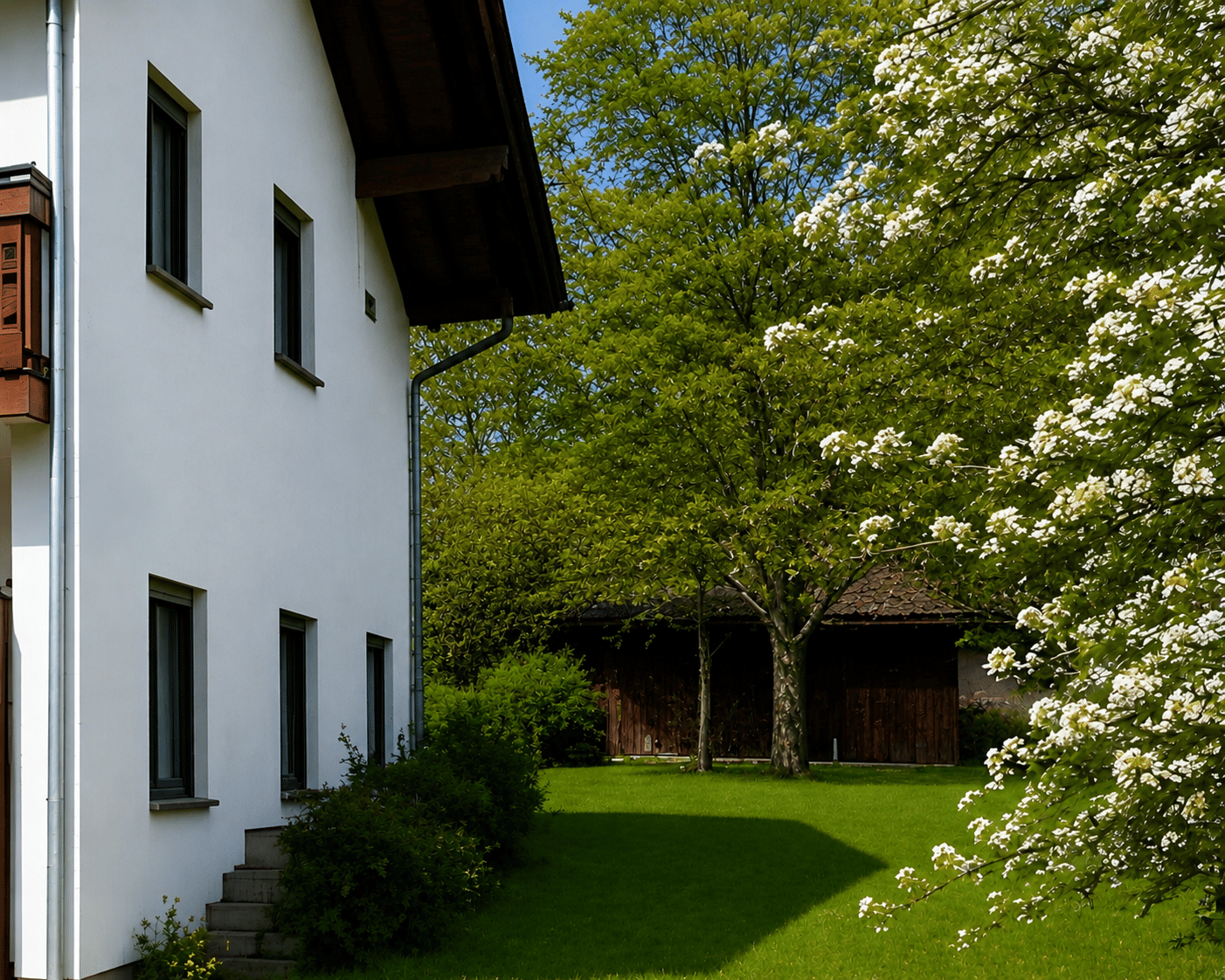 Großzügiges Familienhaus mit Traumgarten, PV-Anlage und Fernblick in Schönberg, 94513 Schönberg