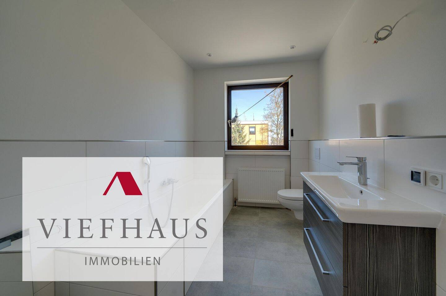 Großzügige 4-Zimmer-Wohnung mit ca. 135 m² Wohnfläche und ca. 100 m² Dachterrasse – Erstbezug nach Sanierung, 97076 Würzburg (Grombühl Lengfeld)