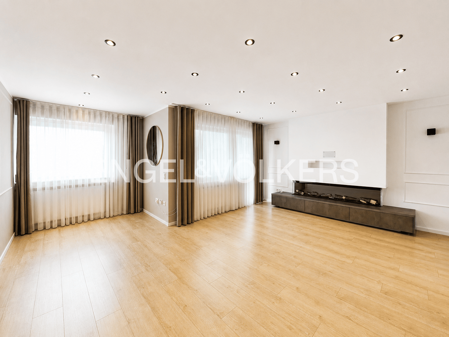 Exklusiv kernsanierte 4-Zimmer-Wohnung mit verglaster Süd-Loggia im Hildener Musikantenviertel, 40724 Hilden