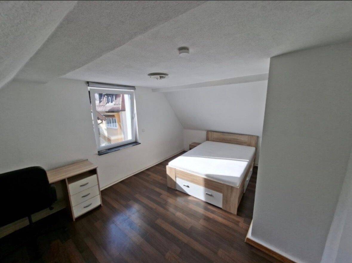 Sehr helles Zimmer in gemütliche Penthouse-WG in Stuttgart-Degerloch, 70597 Stuttgart (Degerloch Hoffeld Kaltental Möhringen Sonnenberg)