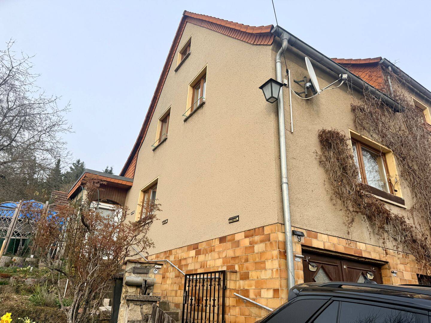 Naturnahes Familienwohnen in Jena: Doppelhaushälfte mit Südgarten und Zukunftspotenzial, 7747 Jena (Lobeda)