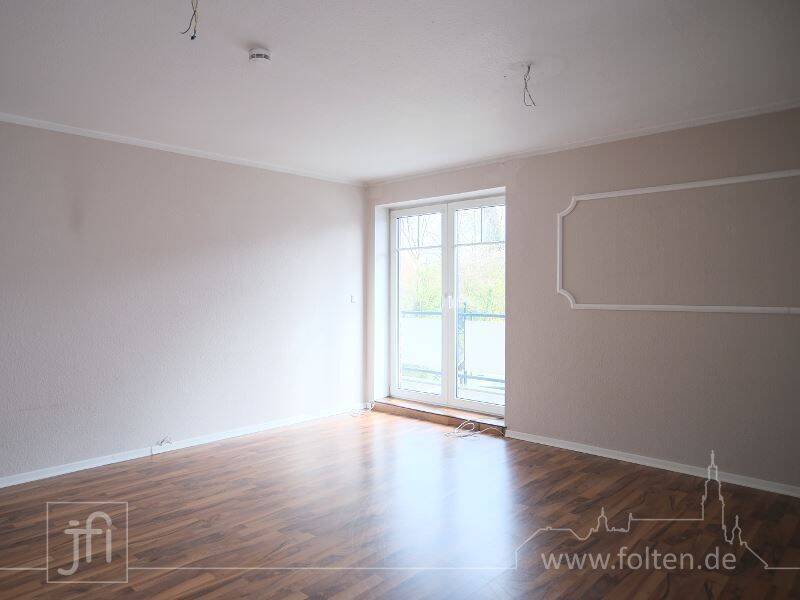 Hell, großzügig, gepflegt: Oberwohnung mit Stellplatz, Balkon und Keller im Stadtzentrum, 26603 Aurich