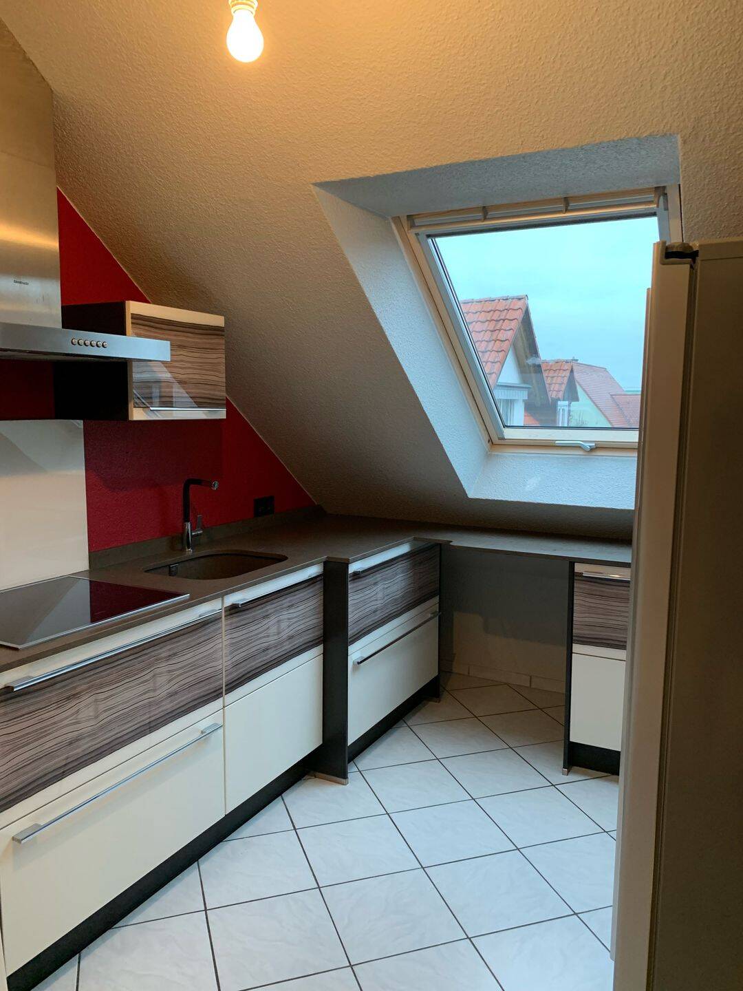 Helle 3,5 Zi Wohnung mit praktischem Spitzboden, vermieteter Küche, großem Keller, Balkon im schönen Ammerndorf, 90614 Ammerndorf