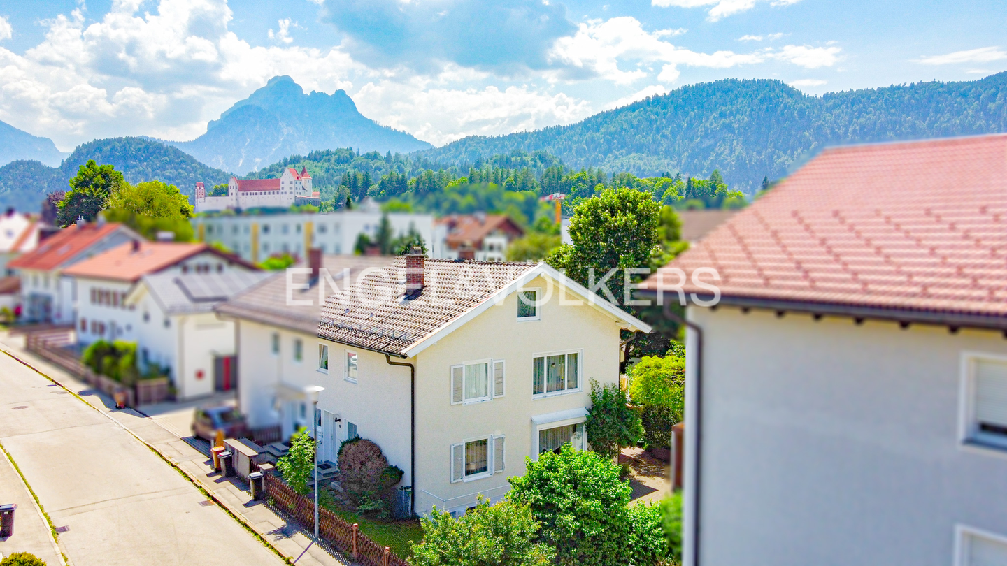 Wo Familiengeschichten beginnen: Ihr Sanierungsprojekt mit Terrasse, Balkon und Garten, 87629 Füssen