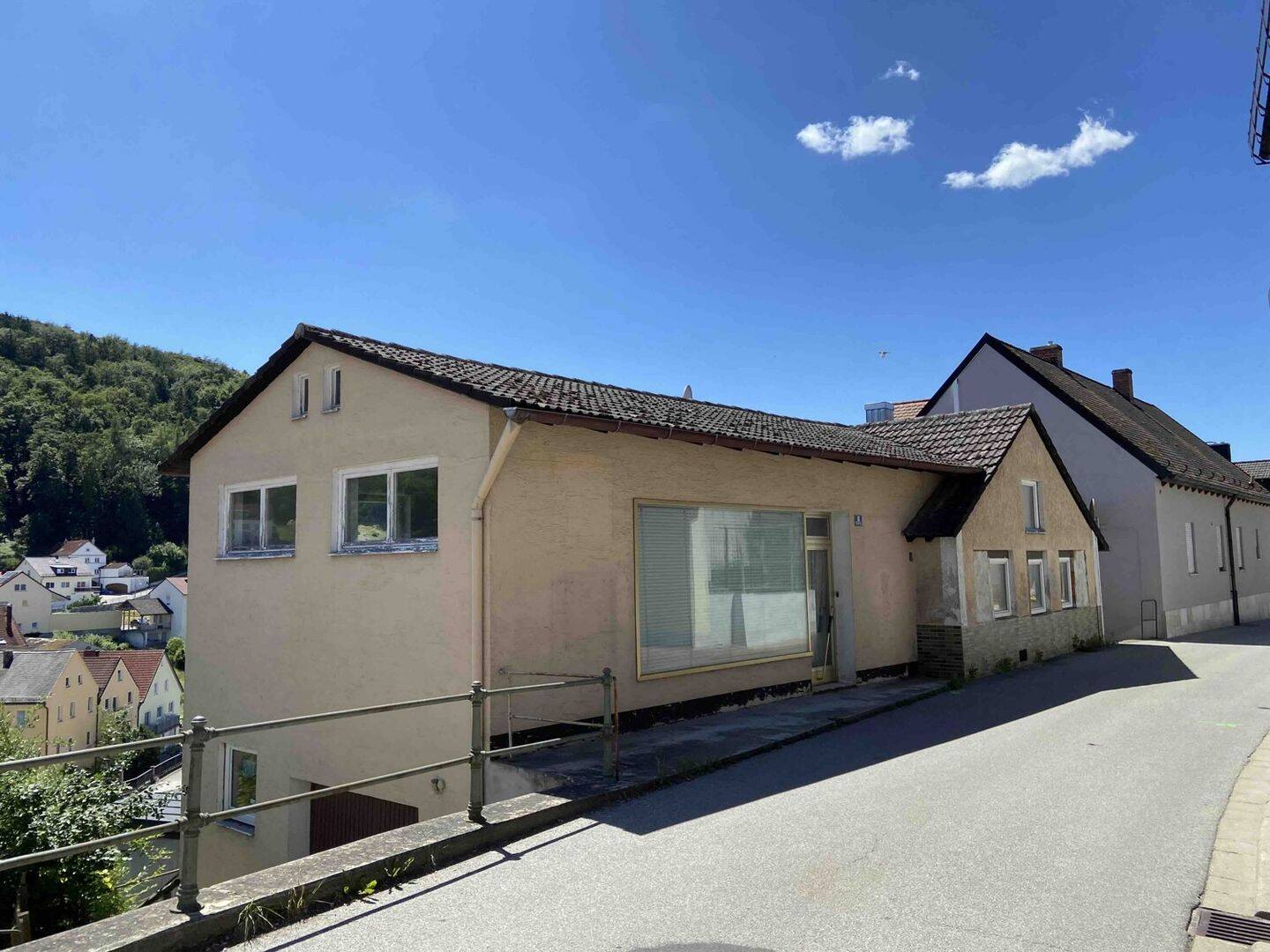 Renovierungsbedürftiges EFH mit „Altbau-Charme“ in Altmannstein, 93336 Altmannstein