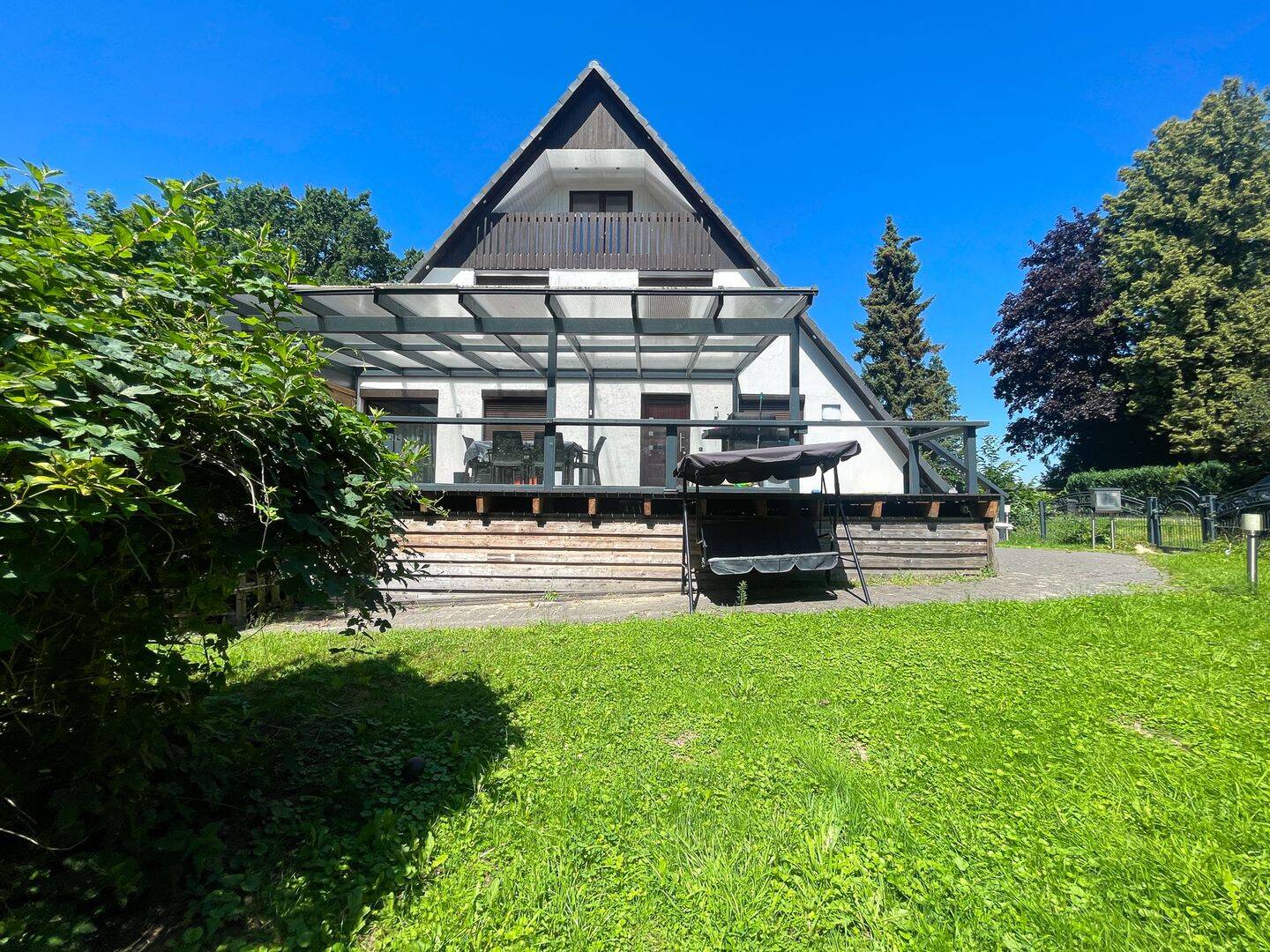 DOPPELHAUSHÄLFTE MIT FACHWERK-CHARAKTER, GROSSER TERRASSE UND AUSBAUPOTENZIAL IN RUHIGER LAGE, 21435 Stelle