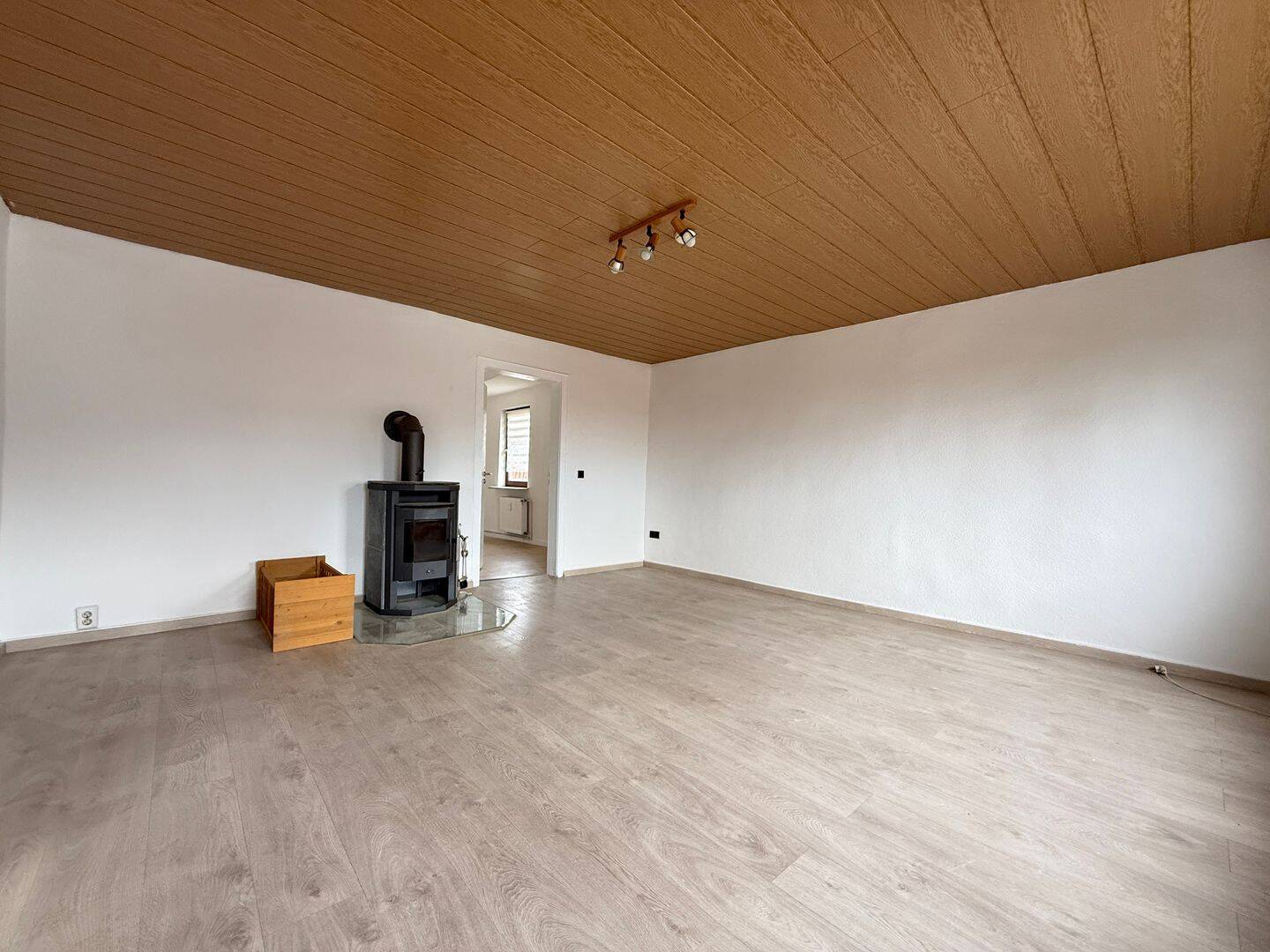 ***Vogelbeck – 4 Zimmer-Wohnung mit Kamin und Gartennutzung***, 37574 Einbeck