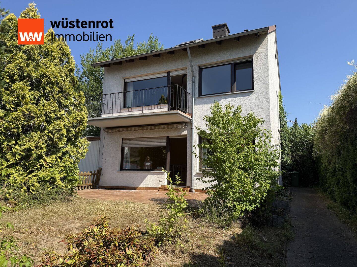 Ein Einfamilienhaus mit Potenzial! Mit Garten, Hof und Garagen in ruhiger Lage von Neuwied / Irlich, 56567 Neuwied