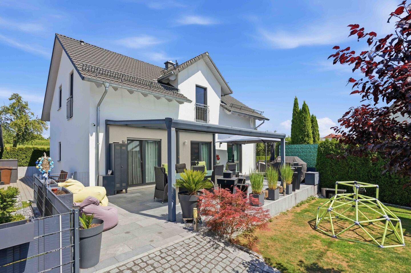Einziehen und Wohlfühlen! Modernes Einfamilienhaus in ruhiger Wohnlage mit Sonnenterrasse & Garten, 89619 Unterstadion