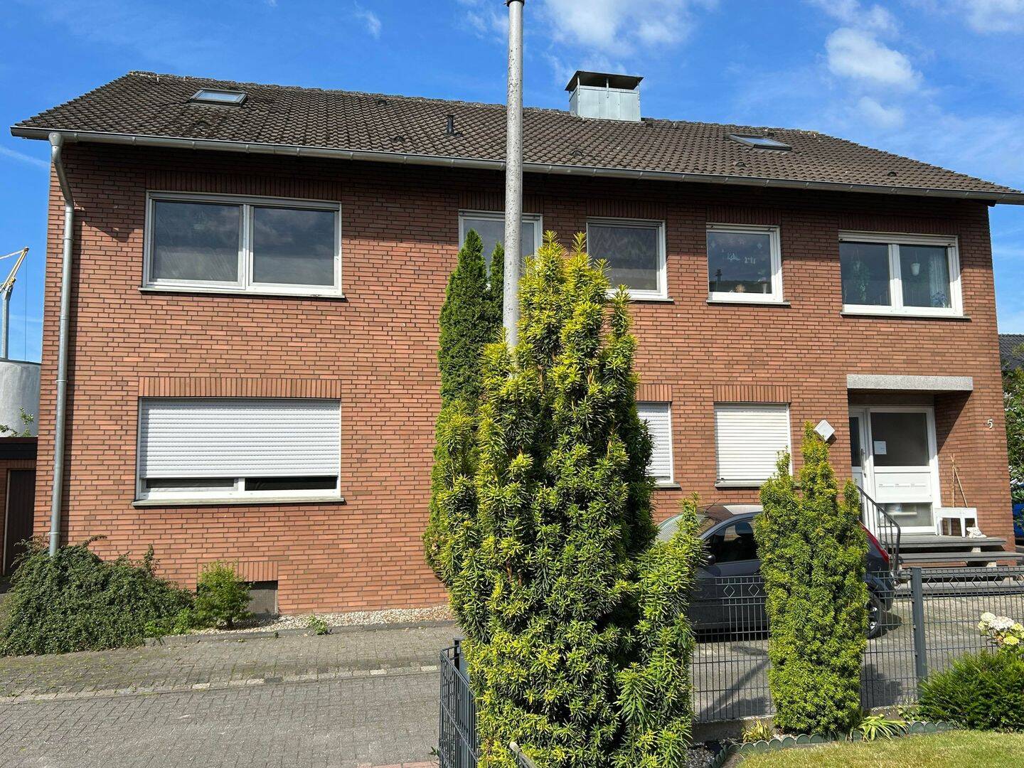 Attraktives Zweifamilienhaus direkt am Rathaus, 48720 Rosendahl