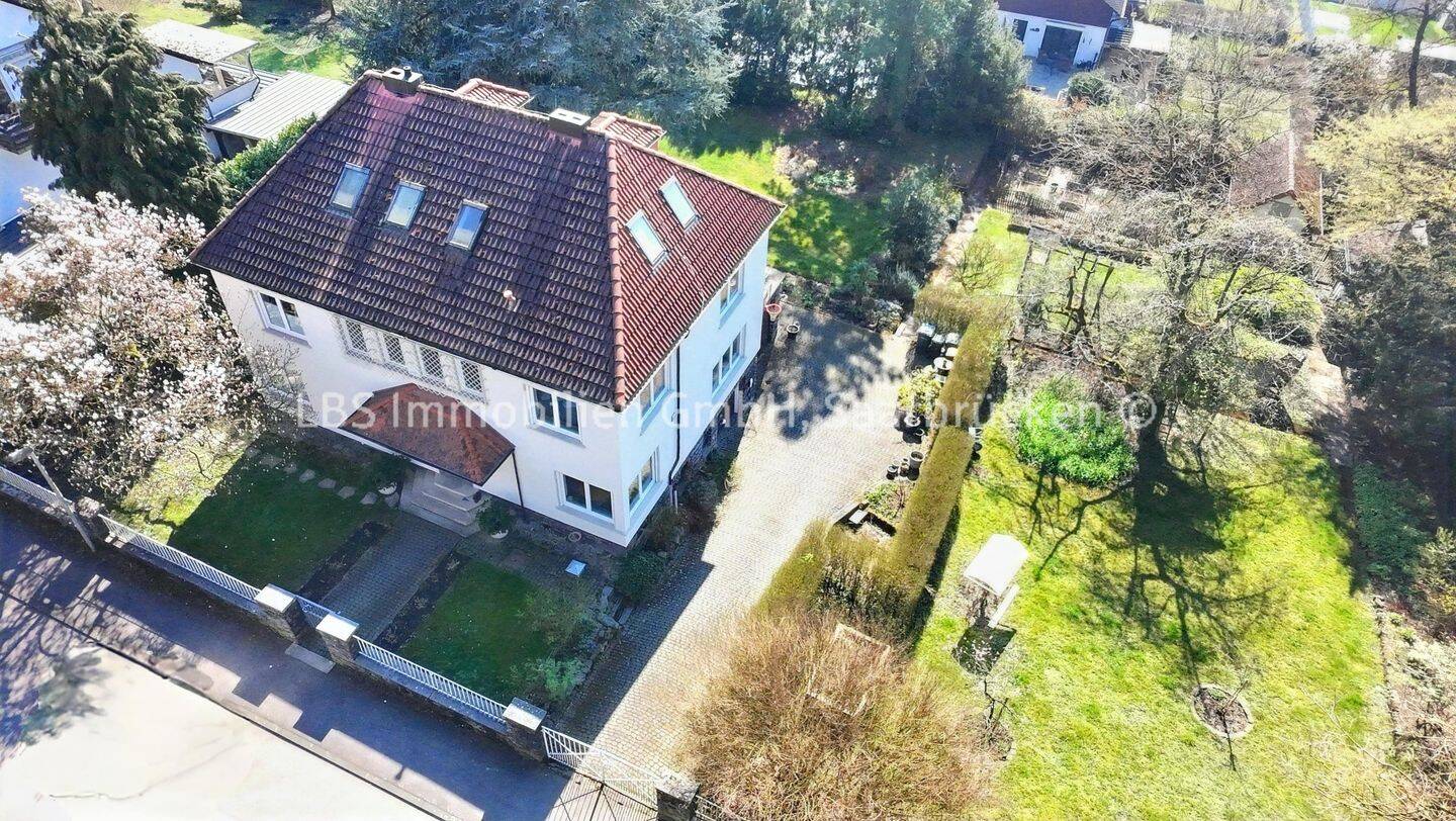 Altbauvilla mit parkähnlichem Grundstück in Waldrandlage, 66333 Völklingen