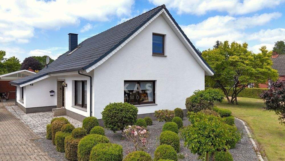 Charmantes Zuhause mit Garten, Garage und Nebengebäuden – ruhig gelegen in Holtland-Nücke!, 26835 Holtland