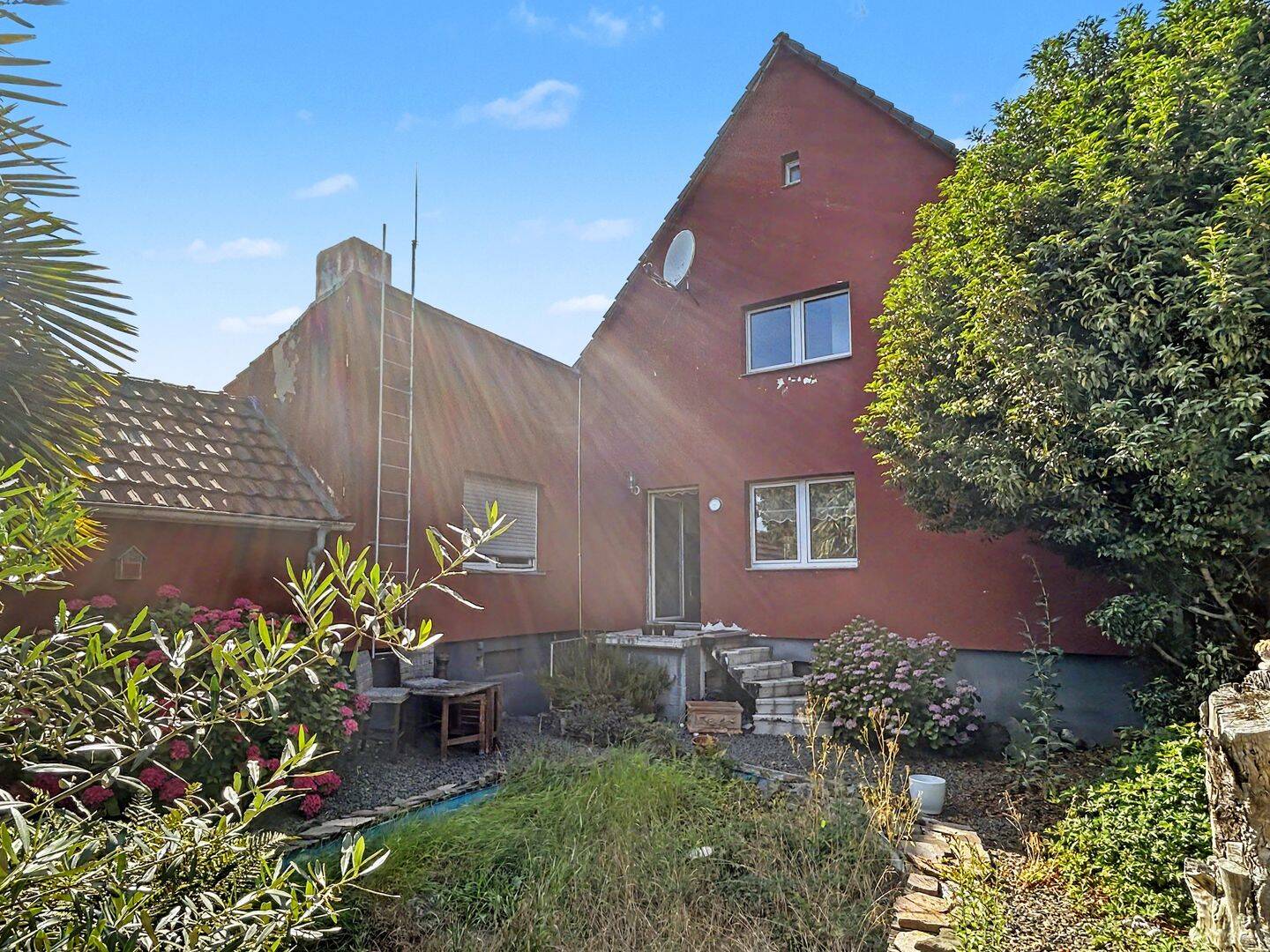 Jülich: Ein Haus, viele Möglichkeiten – attraktives Zweifamilienhaus in Kirchberg, 52428 Jülich